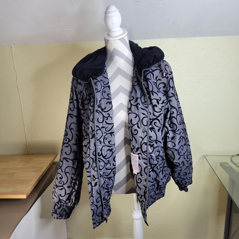 Womans London Fog Hooded Gray Bomber Black Velvet Scroll Design Size Medium - Picture 4 of 15